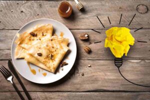 crepe sul piatto e lampadina idea